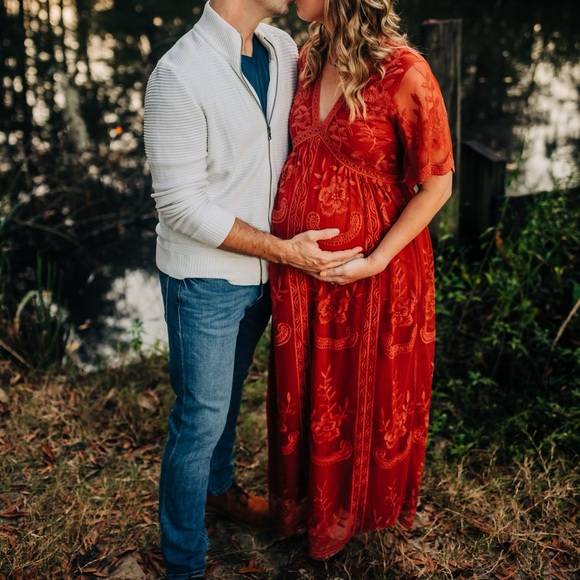 Perfect Maternity Dress for Photoshoot - Picture 3 of 6